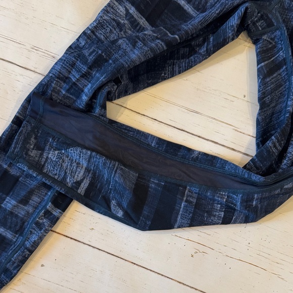 Lululemon Blue Patterned Leggings - Picture 5 of 6